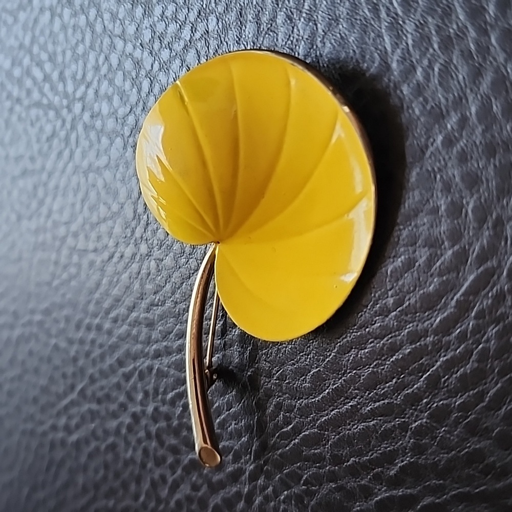 VTG Pastelli brooch